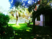 Красивая вилла,  с садом,  в аренду на Сардинии. 